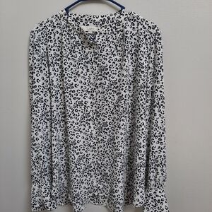 LOFT Women's Black and White Leopard Print Top SZ L.